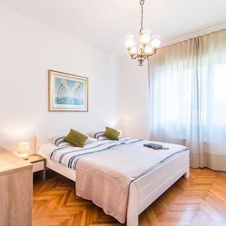 Villa Amalija - Apartment Amy Medulin Buitenkant foto